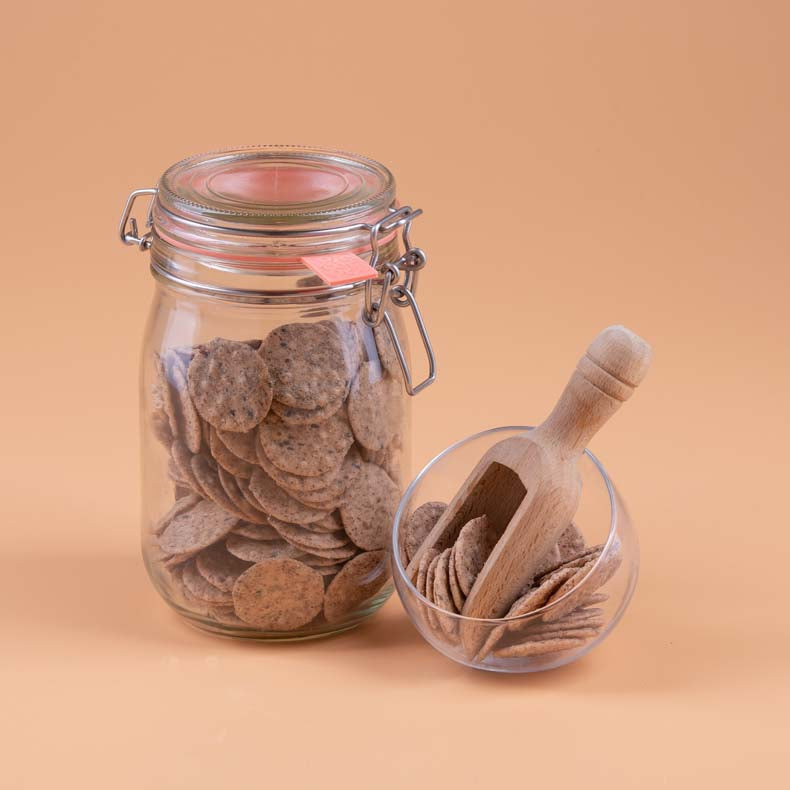 Rijstrondjes, sesam en zwarte peper